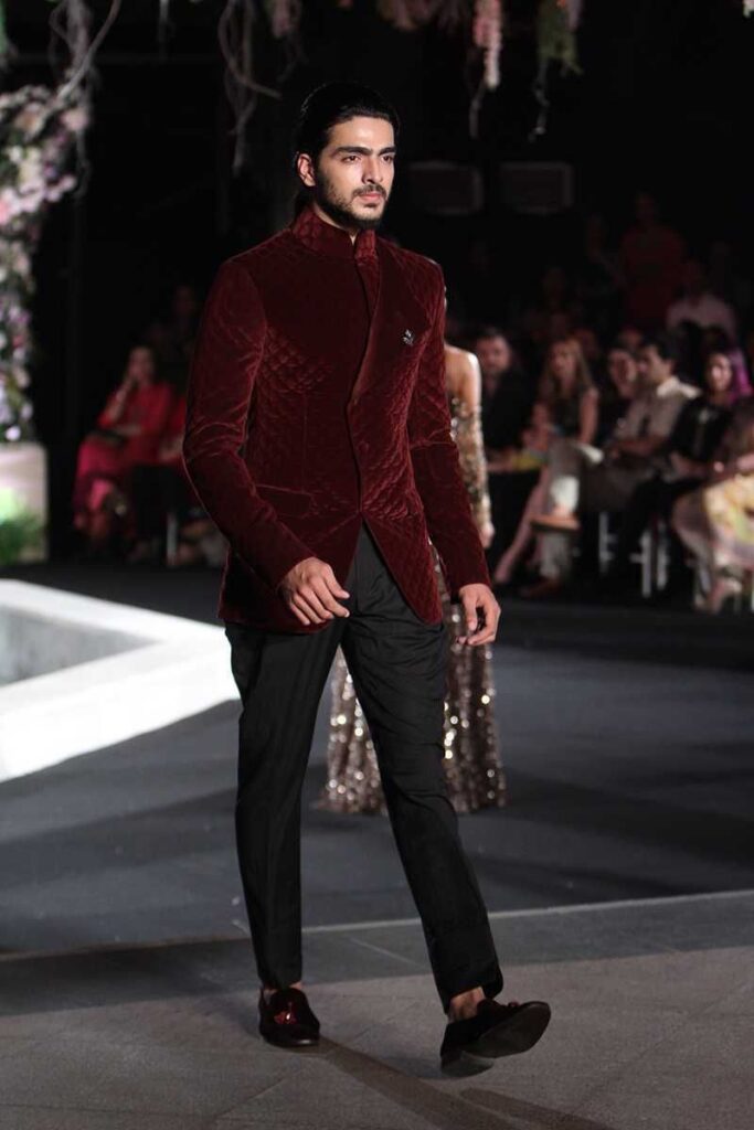 Manish Malhotra at Lakmé Fashion Week winter/festive 2016