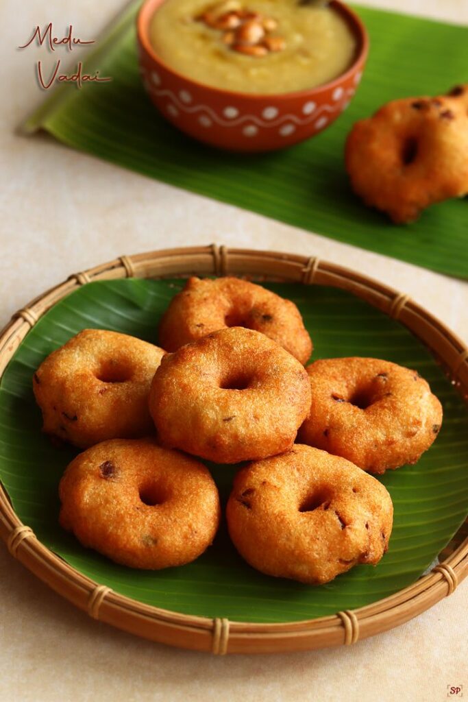 Medu Vada Recipe (Ulundu Vadai)