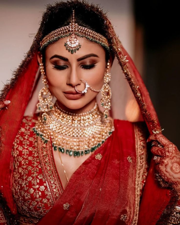 Mouni Roy’s Bridal Jewellery Design from her #BengaliWedding