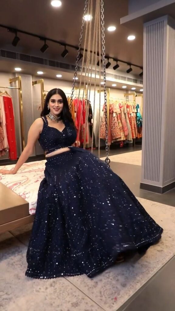 Navy blue sequin lehenga for apple-shaped brides!