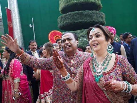 Nita, Mukesh Ambani dance in son Akash’s ‘baraat’