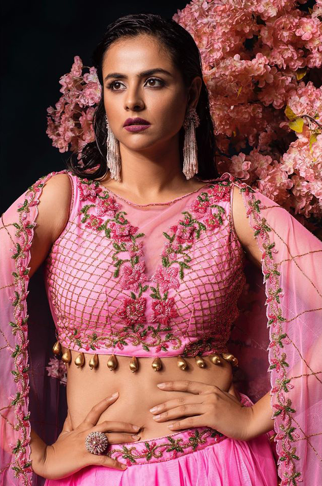 embroidered bridal lehenga