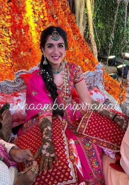 Radhika Merchant Dons A Fuchsia Pink Embroidered Lehenga On Her Pre-Engagement ‘Mehendi’ Ceremony