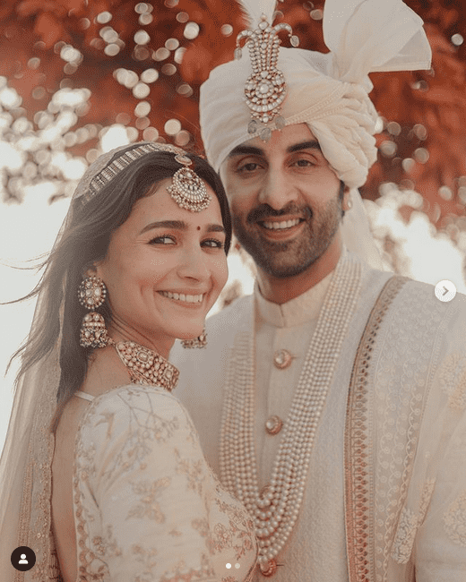 Ranbir Alia Wedding Pics News! Marriage Pictures/Photos Latest रणबीर-आलिया की शादी की तस्वीरें आईं सामने, यहां देखें दोनों का रोमांटिक अंदाज