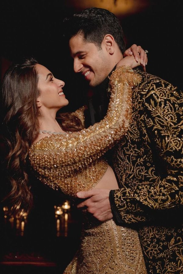 Sid-Kiara Show Us What Desi Glamour Truly Is In Their ‘Golden’ Pictures From Sangeet Night