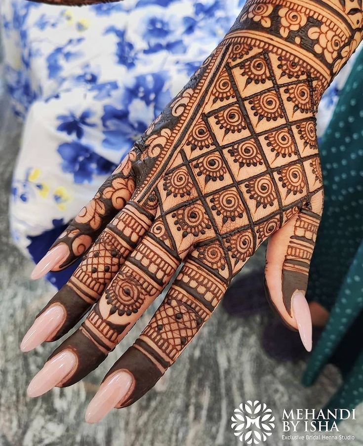 Simple mehndi designs for hands.