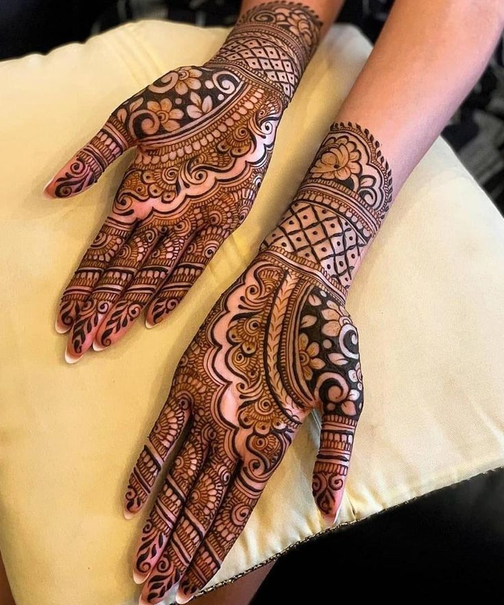 Symmetrical Easy Arabic Mehendi Design