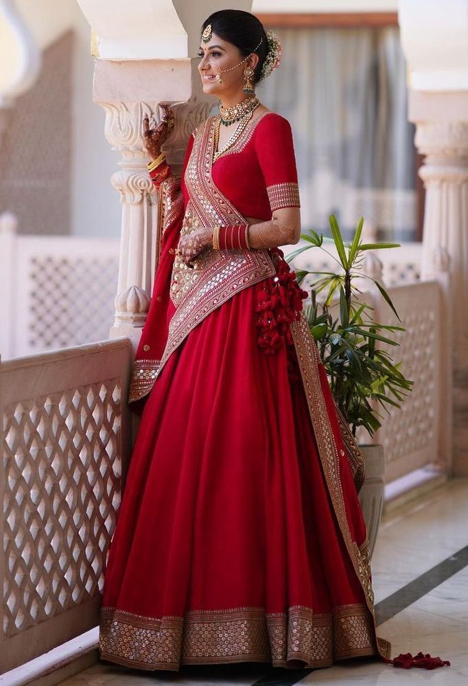 This Simple Sabyasachi Lehenga Is A Bridal Outfit Of Our ‘Minimal’ Dreams