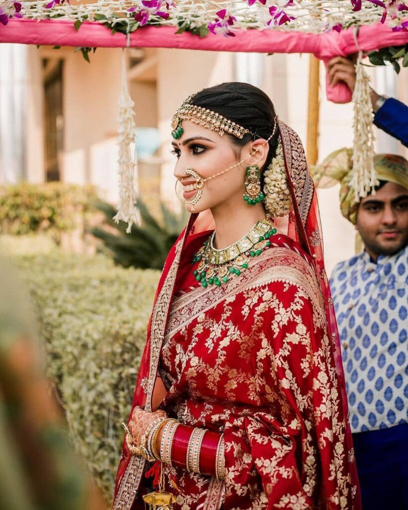 This bride chose to wear her mother’s wedding saree for her big day 😍💖.