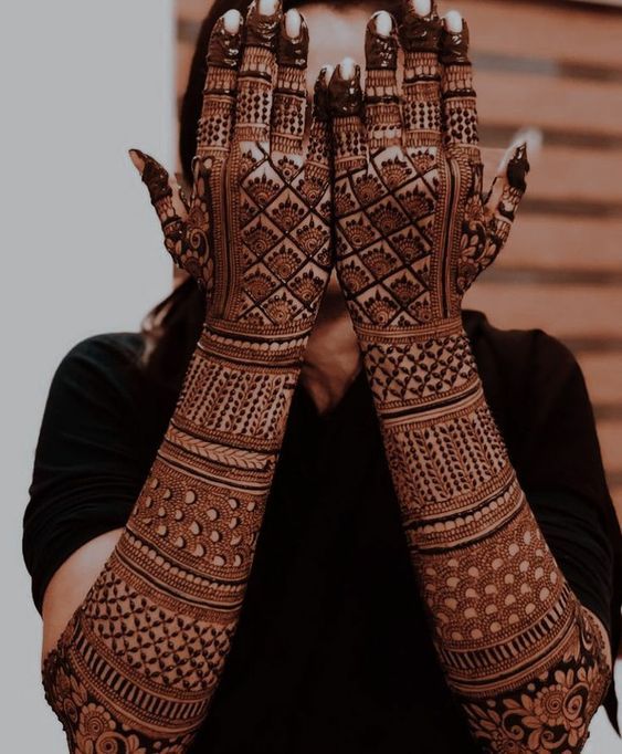 Top 20 Trending Bridal Mehendi Designs For The Year 2022