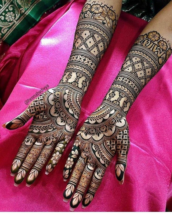 Top stylish mehndi design for 2021 brides.