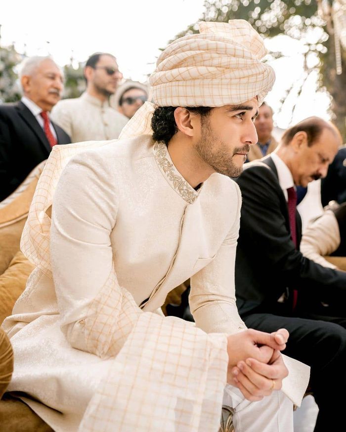 White & Gold Safas Are Having Quite The Moment With Grooms