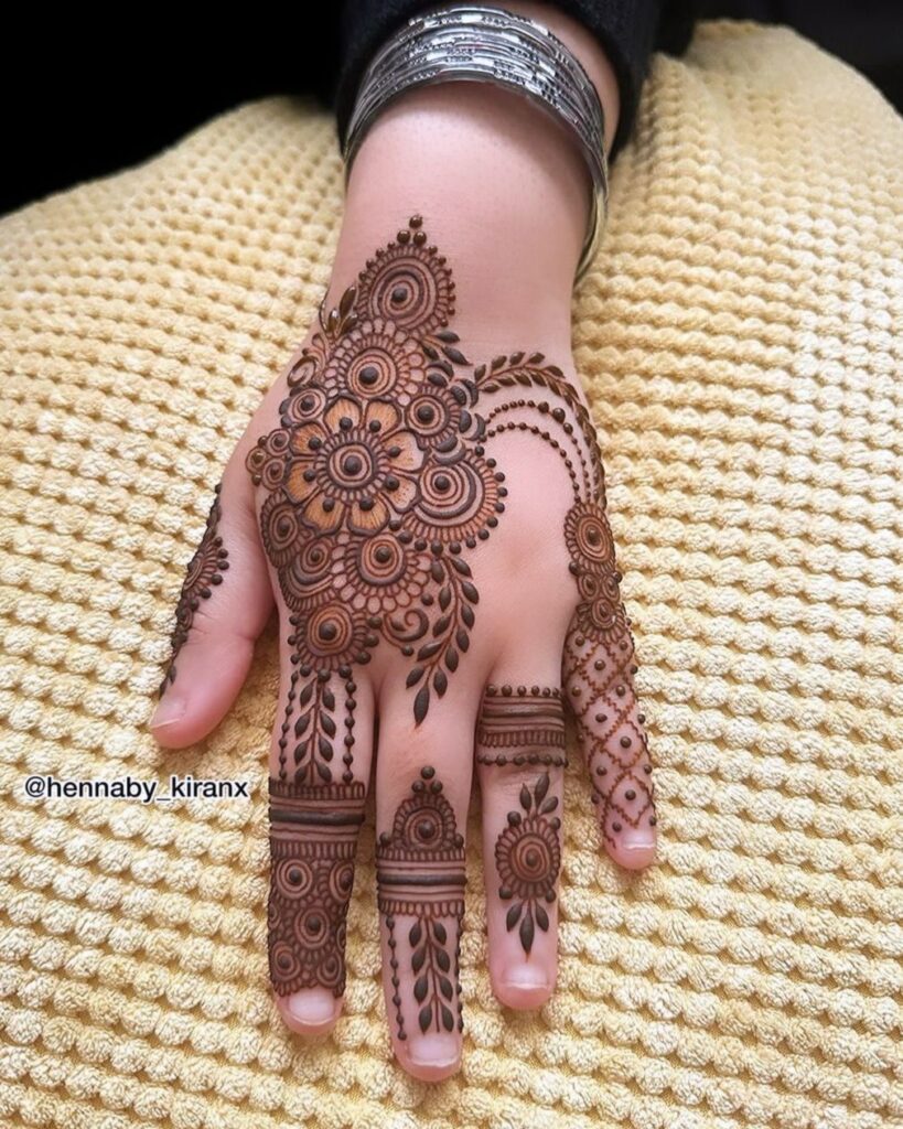 beautiful henna designs 😃